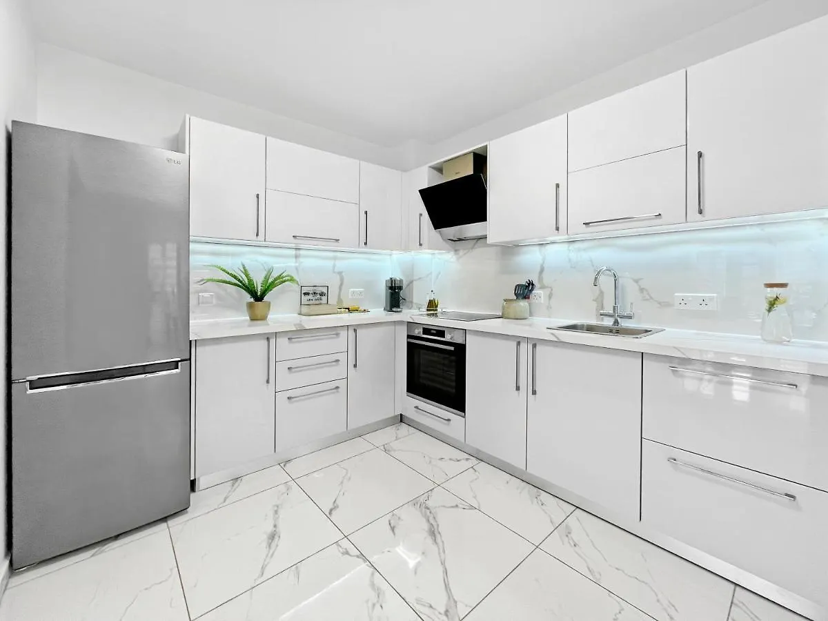 The Encino - Luxury Seaside Suite Larnaca